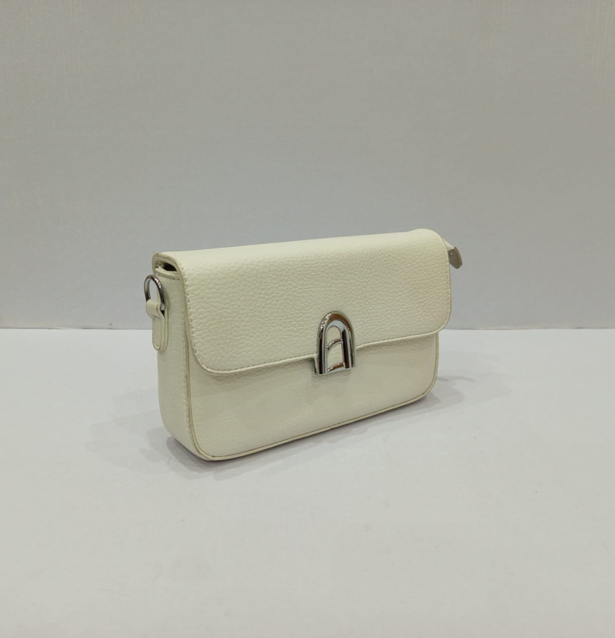 "Premium Quality" IMPORTED Hand Pouch (White)